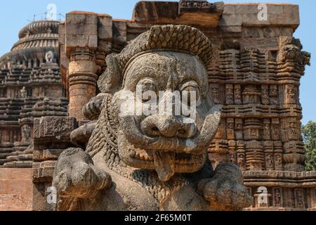 Detail des Sonnentempels wurde im 13th Jahrhundert errichtet und als ein gigantischer Wagen des Sonnengottes, Surya, in Konark, Odisha, Indien entworfen. Stockfoto