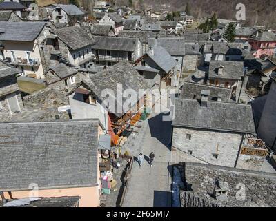 Sonogno, Schweiz - 24. März 2021: Das Dorf Sonogno im Verzasca-Tal in den Schweizer alpen Stockfoto