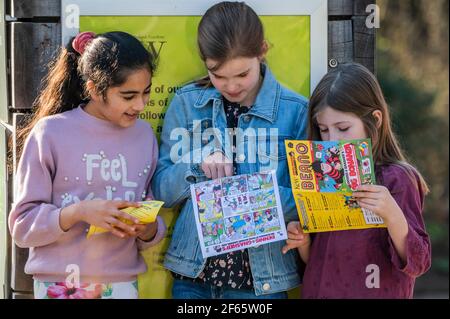 London, Großbritannien. März 2021, 30th. Warten auf den Start - Dennis und Gnasher's Big Bonanza, auf Kew Gardens Osterfest, feiert 70 Jahre Dennis the Menace in der Beano. Das Festival läuft von Mittwoch, 31. März - Sonntag, 18. April und die Besucher werden in der Lage, eine exklusive, riesige, 3D Comic-Streifen folgen. Die Lockerung der dritten "Lockdown" für das Coronavirus (Covid 19) ist nun in das Stadium 1c in Großbritannien übergegangen. Kredit: Guy Bell/Alamy Live Nachrichten Stockfoto