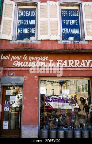 Altes Schaufenster, Monelimar, Drome, Frankreich Stockfoto