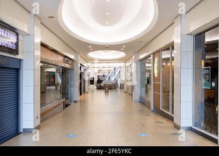 Newcastle upon Tyne UK 21st March 2021: Ein sehr ruhiges Einkaufszentrum am Eldon Square während der Pandemie 2021 - keine Menschen Stockfoto