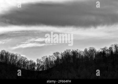 Der Interstate 26 Scenic Highway in Madison County liegt in einem der höchsten Gebiete von North Carolina und bietet einen atemberaubenden Blick auf die Appalachen. Stockfoto