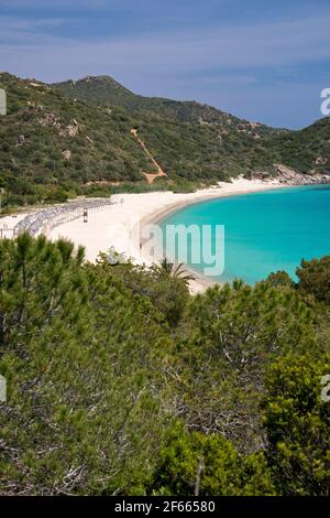 Kristallklares und tropisches Wasser am Strand von Campus, Villasimius Stockfoto