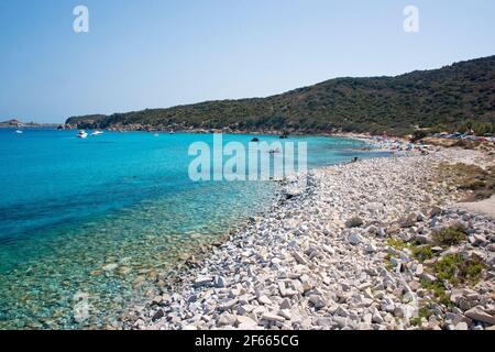 Kristallklares und tropisches Wasser am Cava Usai Strand, Villasimius Stockfoto