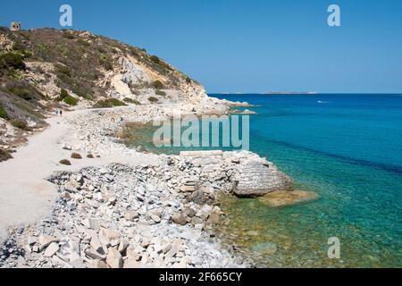 Kristallklares und tropisches Wasser am Cava Usai Strand, Villasimius Stockfoto