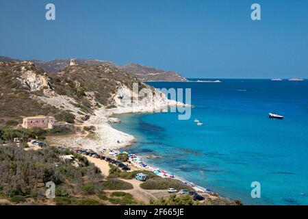 Kristallklares und tropisches Wasser am Cava Usai Strand, Villasimius Stockfoto