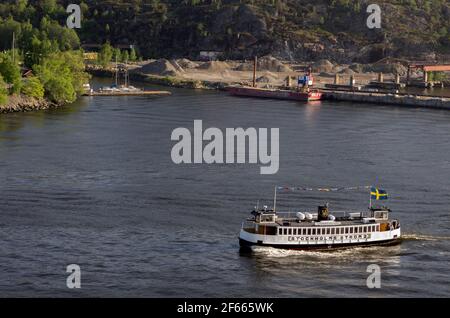 Stockholms Strom 3, ein kleines Passagierschiff, gebaut 1907 als Dampfer, segelt in der Riddarfjärden Bucht, nahe dem Zentrum von Stockholm, Schweden Stockfoto