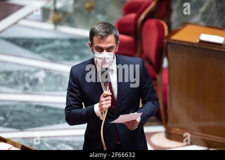 Paris, Frankreich. März 2021, 30th. Der französische Minister für Solidarität und Gesundheit Olivier Veran während einer Fragestunde an die Regierung am 30. März 2021 in der Nationalversammlung in Paris. Foto von Raphael Lafargue/ABACAPRESS.COM Quelle: Abaca Press/Alamy Live News Stockfoto