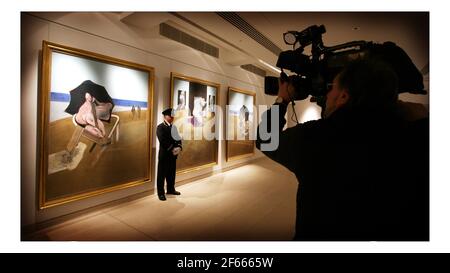 Ein Francis Bacon Meisterwerk Triptychon führt Christies London Nachkriegs-und zeitgenössische Kunst Abendverkauf auf wed. Februar 2008, 6th. Das vielleicht wichtigste Triptychon von Frances Bacon 'TRIPTICH 1974-77' entstand als Reaktion auf den Tod seines Geliebten George Dyer im Jahr 1971. Bild David Sandison 7/1/2008 Stockfoto