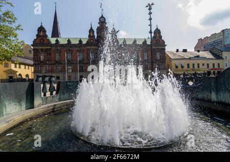 Ein Brunnen auf dem Stortorget / Hauptplatz / großer Platz in Malmö, Schweden Stockfoto