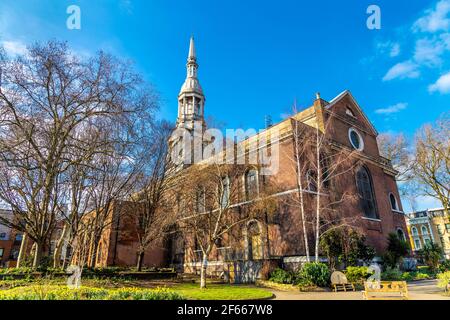 Außenansicht der Shoreditch Kirche (St. Leonard's Shoreditch), London, Großbritannien Stockfoto