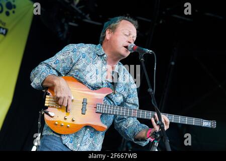 Mark King Leadsänger von Level 42 in den Midlands Musikfestival 2010 Stockfoto