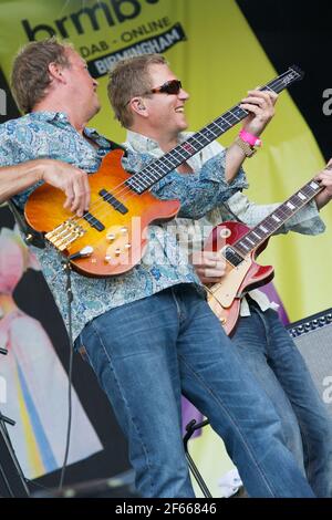 Mark und Nathan King von Level 42 spielen live bei Das Midlands Music Festival 2010 Stockfoto