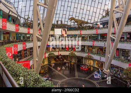 ASTANA, KASACHSTAN - 9. JULI 2018: Das Innere des Khan Shatyr Entertainment Center in Astana (jetzt nur-Sultan), Kasachstan Stockfoto