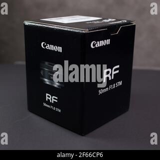 Canon 50mm Objektiv für die neue RF-Halterung - FRANKFURT, DEUTSCHLAND - 30. MÄRZ 2021 Stockfoto