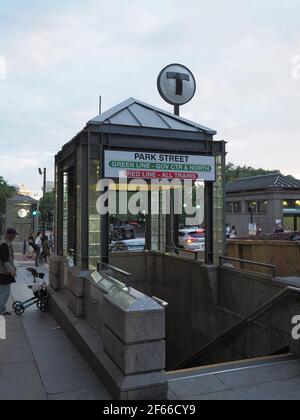 Eingang zur U-Bahnstation Park Street in Boston. Stockfoto