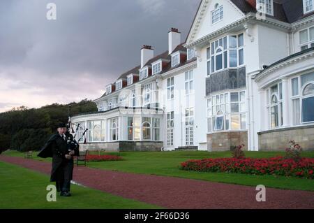 Trump Turnberry: Dudelsackspieler beim Dudelsackspielen im Turnberry Resort in Schottland Stockfoto