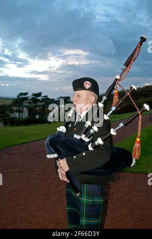 Trump Turnberry: Dudelsackspieler beim Dudelsackspielen im Turnberry Resort in Schottland Stockfoto