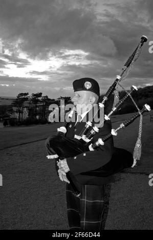 Trump Turnberry: Dudelsackspieler beim Dudelsackspielen im Turnberry Resort in Schottland Stockfoto