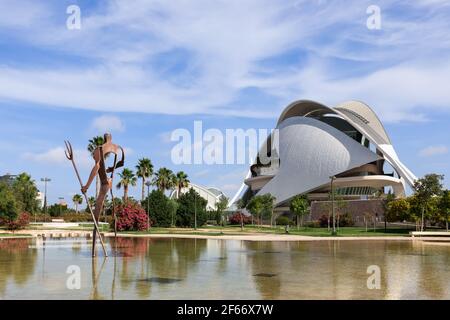 Wunderschöne Aussicht auf die Oper (Palau de les Arts Reina Sofia) Von Santiago Calatrava in der Stadt der Künste und Wissenschaften Stockfoto