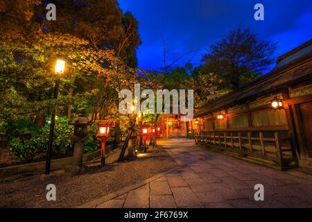 Gion Schrein bei Nacht Stockfoto