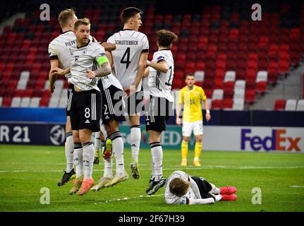 Budapest, Ungarn. März 2021, 30th. Fußball, U-21 Männer: Europameisterschaft, Deutschland - Rumänien, Vorrunde, Gruppe A, Matchday 3, Bozsik Arena. Die deutsche Mauer springt in die Luft. Deutschlands Arne Maier auf der linken Seite. Kredit: Marton Monus/dpa/Alamy Live Nachrichten Stockfoto