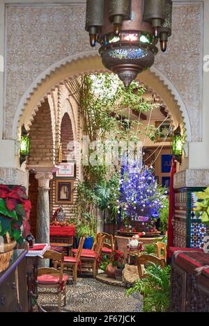 Cordoba, Andalusien, Spanien Dezember 28 2016, typischer Cordoba Innenhof. Stockfoto