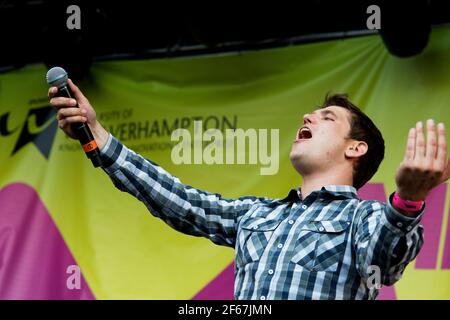 Scouting for Girls, die live auf der Bühne der Midlands singen Festival 2010 Stockfoto