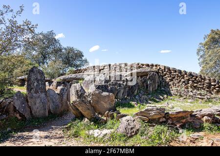 El Pozuelo megalithischer Dolmenkomplex in Huelva, Andalusien, Spanien. Dolmen Nummer 7 Stockfoto