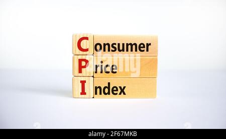 Verbraucherpreisindex, Symbol für Verbraucherpreisindex. Holzblöcke mit den Worten „Verbraucherpreisindex“. Schöner weißer Hintergrund, Kopierbereich. Business und CPI, Contra Stockfoto