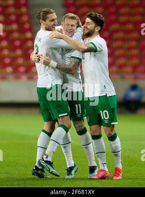 James McClean (Mitte) der Republik Irland feiert das erste Tor ihrer Spielseite während des internationalen Freundschaftsspiels im Nagyerdei Stadion, Ungarn. Bilddatum: Dienstag, 30. März 2021. Stockfoto