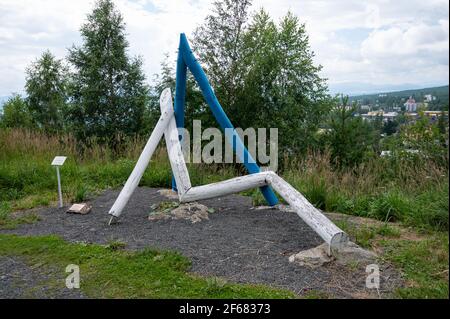 Station XIII des Kreuzweges: Jesus wird vom Kreuz genommen. Kalvária na Peknú vyhliadku. Starý Smokovec, Slowakei. 2020-07-27. Stockfoto