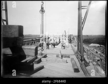 Wiederaufbau des Viadukts über die Malmö Ystads Eisenbahn, auf der Strecke zwischen Malmö und Trelleborg. Die Standbrücke ist fast fertig. Stockfoto
