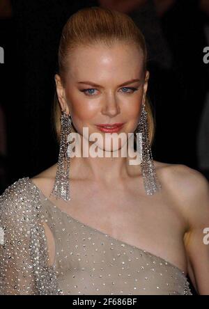 Die Schauspielerin Nicole Kidman kommt am Montag, den 28. April 2003 in New York zur Spring 2003 Ausstellung und Gala des Costume Institute im Metropolitan Museum of Art. Foto von Jennifer Graylock-Graylock.com Stockfoto