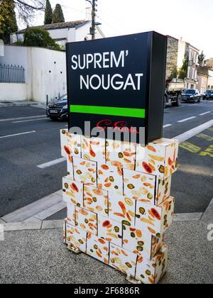 Nougat-Laden, ehemalige Nationalstraße 7 bei Sonnenuntergang, Montélimar, Drome, Frankreich Stockfoto