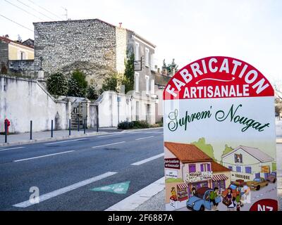 Nougat-Laden, ehemalige Nationalstraße 7 bei Sonnenuntergang, Montélimar, Drome, Frankreich Stockfoto