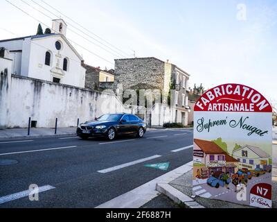 Nougat-Laden, ehemalige Nationalstraße 7 bei Sonnenuntergang, Montélimar, Drome, Frankreich Stockfoto