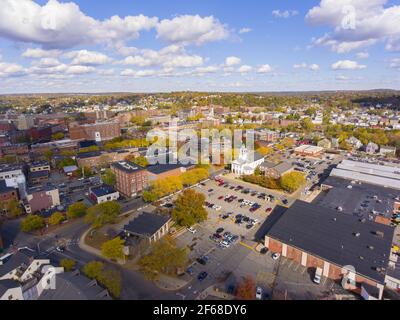 Lowell historische Innenstadt, Canal, Marrimack River und historische Mills Luftaufnahme im Herbst in Lowell, Massachusetts, MA, USA. Stockfoto