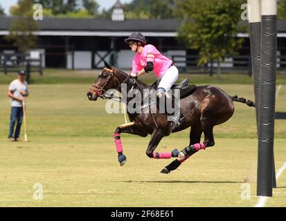 DUNDAS VS ICONICA 2021 DAMEN POLO CHAMPIONSHIPS, in Port Mayaca, Florida, 10. März 2021. Team Dundas: Nina Clarkin, Hope Arelano, Sarah Siegel Magness Foto von Jennifer Graylock-Graylock.com 917-519-7666 Stockfoto