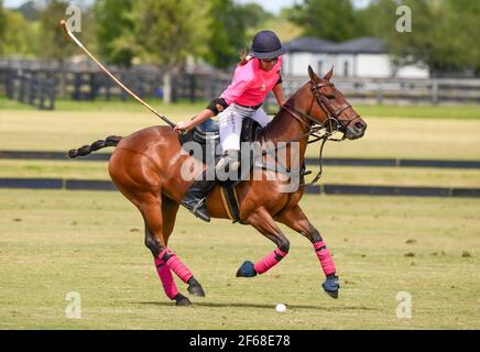 DUNDAS VS ICONICA 2021 DAMEN POLO CHAMPIONSHIPS, in Port Mayaca, Florida, 10. März 2021. Team Dundas: Nina Clarkin, Hope Arelano, Sarah Siegel Magness Foto von Jennifer Graylock-Graylock.com 917-519-7666 Stockfoto