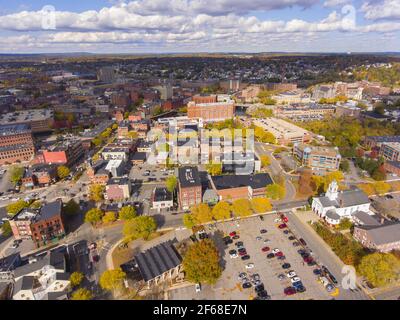 Lowell historische Innenstadt, Canal, Marrimack River und historische Mills Luftaufnahme im Herbst in Lowell, Massachusetts, MA, USA. Stockfoto