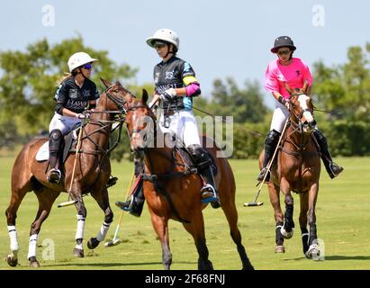 DUNDAS VS HAWAII POLO LIFE 2021 DAMEN POLO CHAMPIONSHIPS, in Port Mayaca, Florida, 10. März 2021. Team Dundas: Nina Clarkin, Hope Arelano, Sarah Siegel Magness Team Hawaii Polo Leben: Delores Onetto, Pamela Flanagan, Mia Cambiaso, Hazel Jackson. Foto von Jennifer Graylock-Graylock.com 917-519-7666 Stockfoto