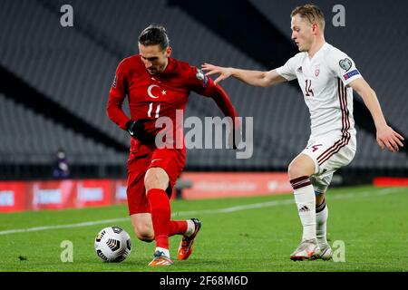 Istanbul, Türkei. März 2021, 30th. ISTANBUL, TÜRKEI - 30. MÄRZ: Yusuf Yazici aus der Türkei und Andrejs Ciganiks aus Lettland während des WM-Qualifikationsspiels zwischen der Türkei und Lettland im Atatürk Olympiastadion am 30. März 2021 in Istanbul, Türkei (Foto von /Orange Pictures) Kredit: Orange Pics BV/Alamy Live News Stockfoto