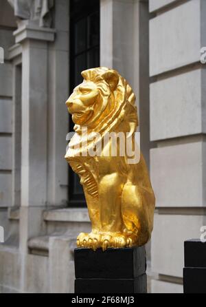 Einer der goldenen Löwen am Zaun der Law Society of England and Wales Stockfoto