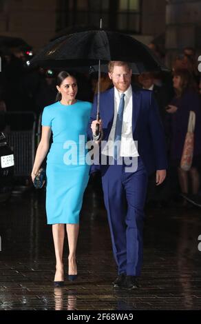 Datei Foto vom 05/03/20 von der Ankunft des Herzogs und der Herzogin von Sussex bei den Endeavour Fund Awards. Ein königlicher Autor hat gesagt, das Paar habe die königliche Familie verraten und der Monarchie im vergangenen Jahr bleibenden Schaden zugefügt, seit sie als ältere Könige austreten. Ausgabedatum: Dienstag, 30. März 2021. Stockfoto