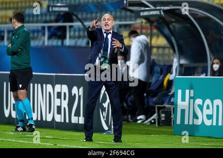 CELJE, SLOWENIEN - 30. MÄRZ: Luis de la Fuente, Cheftrainer von Spanien, gibt seinen Spielern Anweisungen während des UEFA-U-21-Europameisterschaftsspiels der Gruppe B 2021 zwischen Spanien und Tschechien im Stadion Celje am 30. März 2021 in Celje, Slowenien. MB-Medien Stockfoto