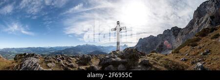 Panoramablick auf den Heubergkopf, Toni Lenz Hütte, Untersberg Berg in Berchtesgaden, Bayern, Deutschland im Herbst Stockfoto