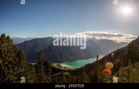 Bergpanorama Blick auf Achensee und Karwendelalpen, Tirol, Österreich im Sommer Stockfoto