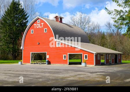 Red Barn und Tierheim im toll McDonald Park in Carnation Washington innerhalb des King County Parks Systems, das sich entlang der befindet Snoqualmie River Stockfoto