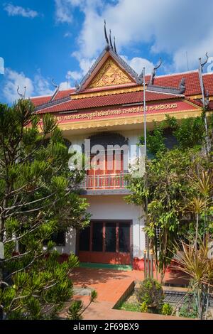 2019-11-16 / Siem Reap, Kambodscha - Außenansicht eines Tempels in Wat Preah Prom Rath, einem buddhistischen Komplex aus dem 13th. Jahrhundert. Stockfoto